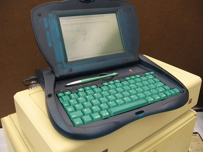 Apple eMate 300 (Newton) personal computer