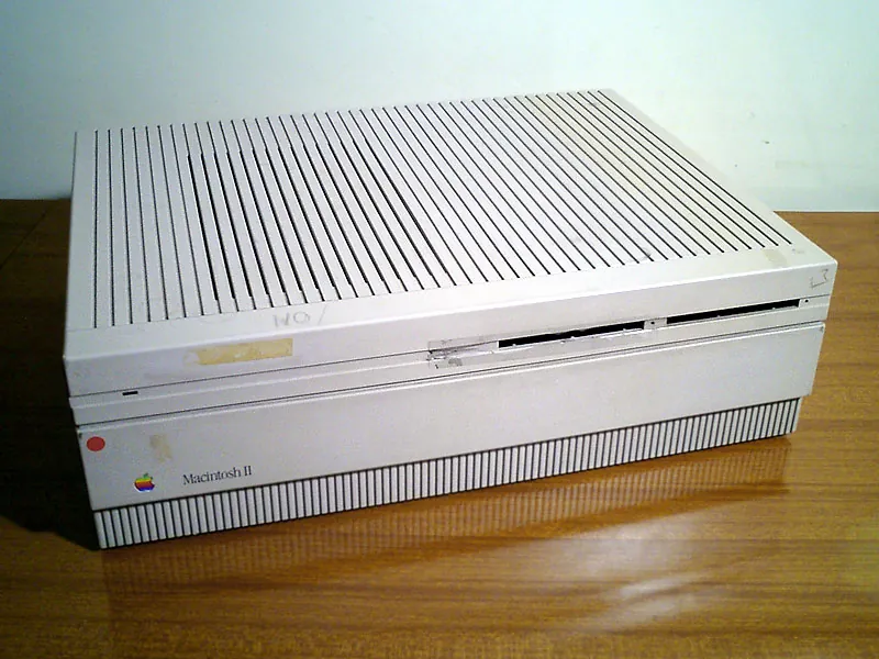 Apple Macintosh II personal computer