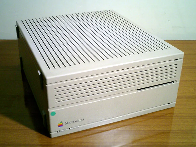 Apple Macintosh IIcx personal computer
