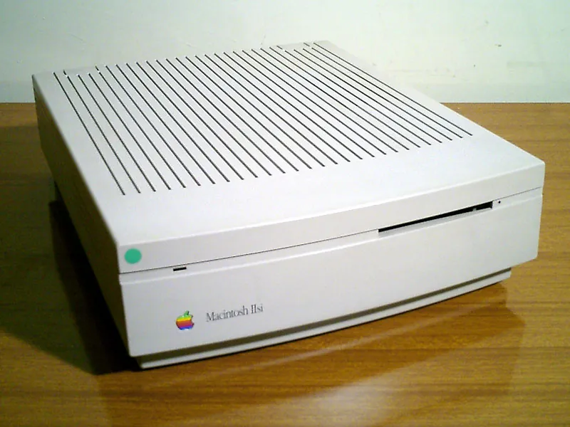 Apple Macintosh IIsi personal computer