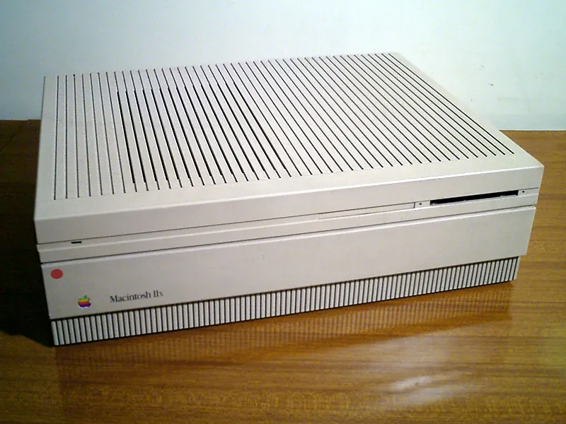 Apple Macintosh IIx personal computer