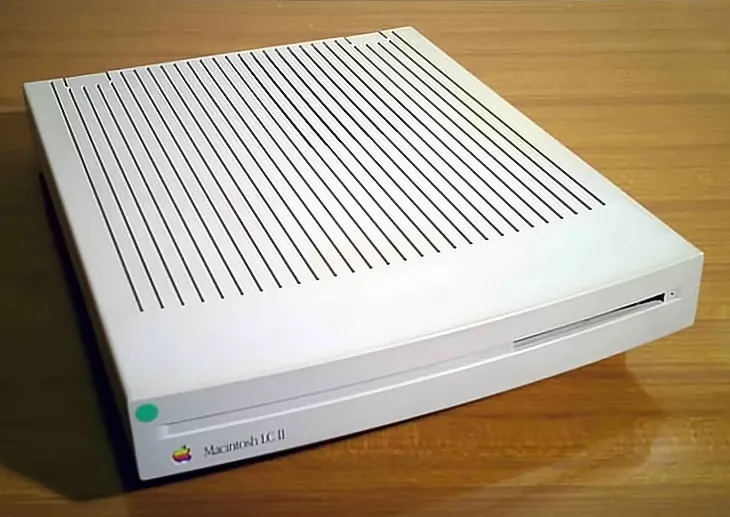 Apple Macintosh LC II personal computer