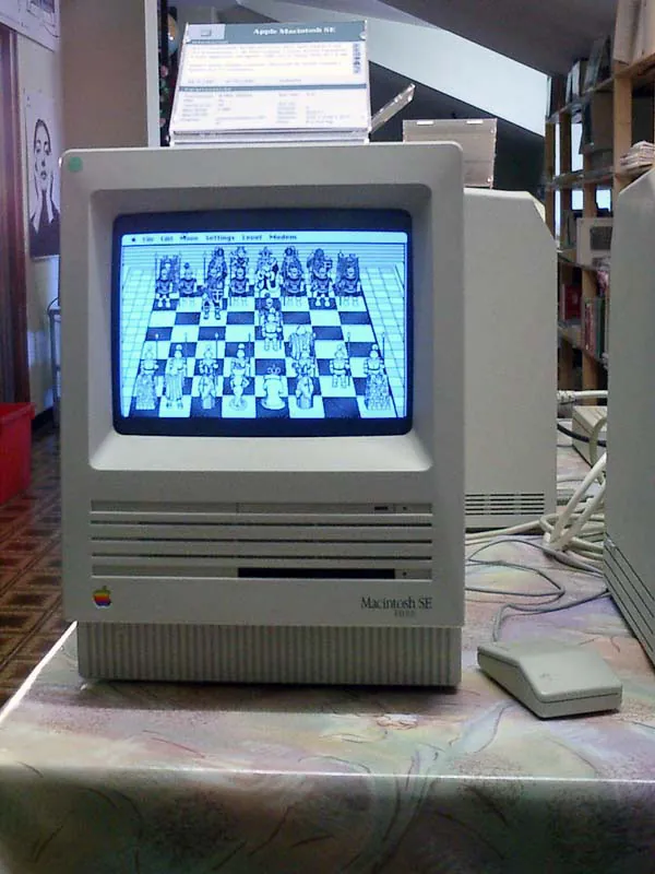 Apple Macintosh SE FDHD personal computer