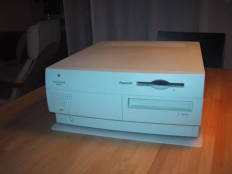 Apple Power Macintosh 7500 personal computer