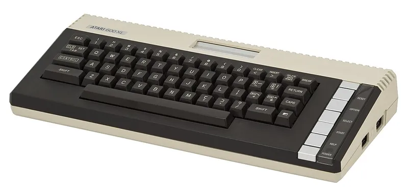 Atari 600XL personal computer