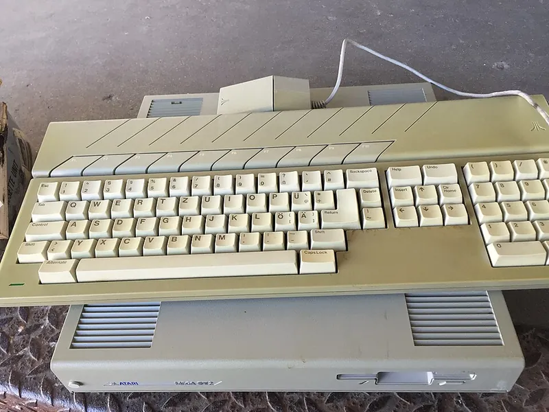 Atari Mega ST personal computer
