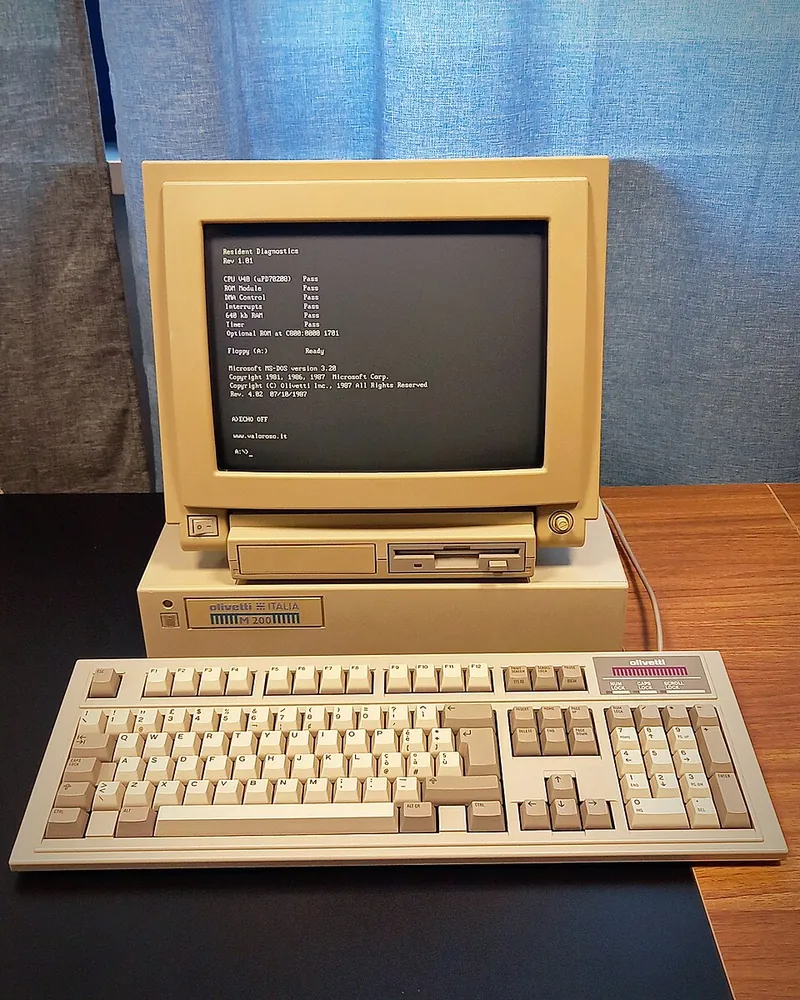 Olivetti M200 home computer