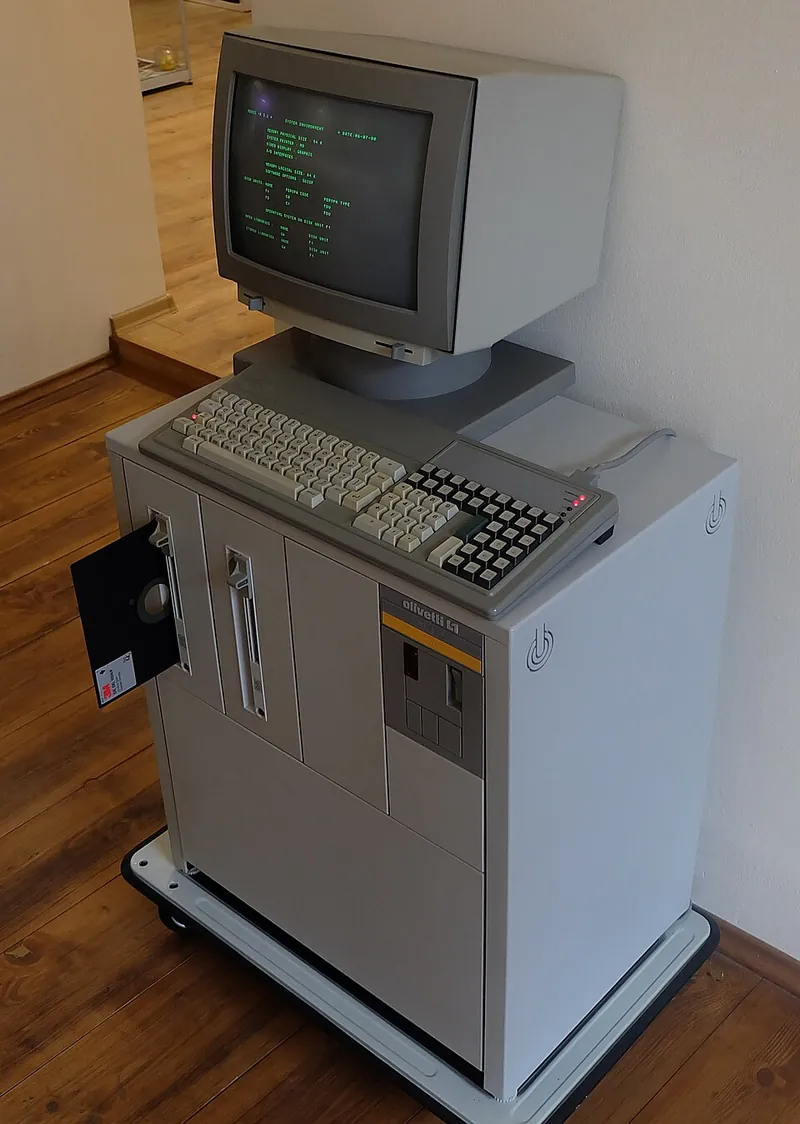Olivetti M40 personal computer